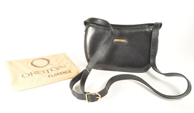 Lot 312 - OROTON, AUSTRALIA - LATE 20TH CENTURY LEATHER BLACK SHOULDER BAG