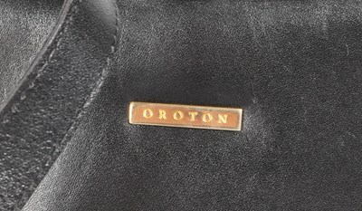Lot 312 - OROTON, AUSTRALIA - LATE 20TH CENTURY LEATHER BLACK SHOULDER BAG