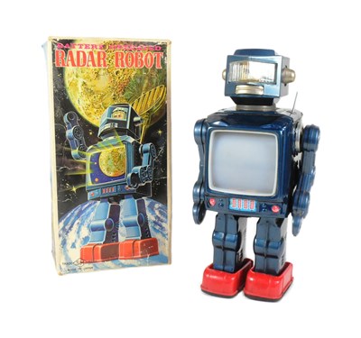 Lot 434 - TINPLATE TOYS - VINTAGE 1960S JAPANESE RADAR ROBOT