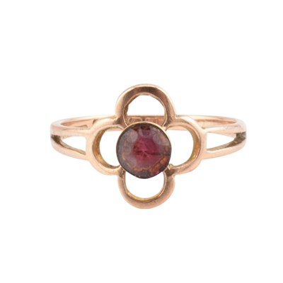 Lot 453 - EDWARDIAN 9CT GOLD & GARNET FLOWER RING
