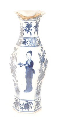 Lot 123 - 19TH CENTURY CHINESE BLUE & WHITE PORCELAIN VASE
