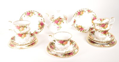 Lot 122 - ROYAL ALBERT OLD COUNTRY ROSES MID CENTURY PART CHINA SERVICE