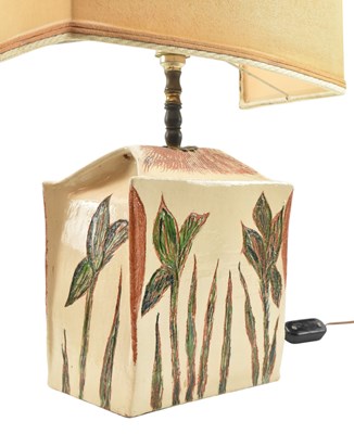 Lot 538 - VINTAGE ITALIAN MID CENTURY ROSETTA STUDIO POTTERY LAMP WITH SHADE
