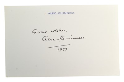Lot 40 - ACTORS - SIR ALEC GUINNESS (1914-2000) - AUTOGRAPH ON CARD 1977