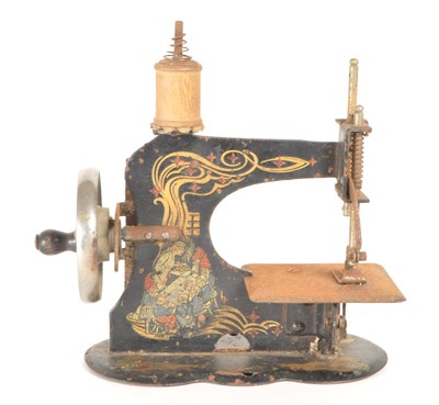 Lot 315 - GERMAN 20TH CENTURY TIN CHILD'S TOY SEWING MACHINE