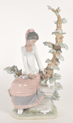 Lot 149 - LLADRO - LATE 20TH CENTURY PORCELAIN FIGURE TITLED HARMONY 5159