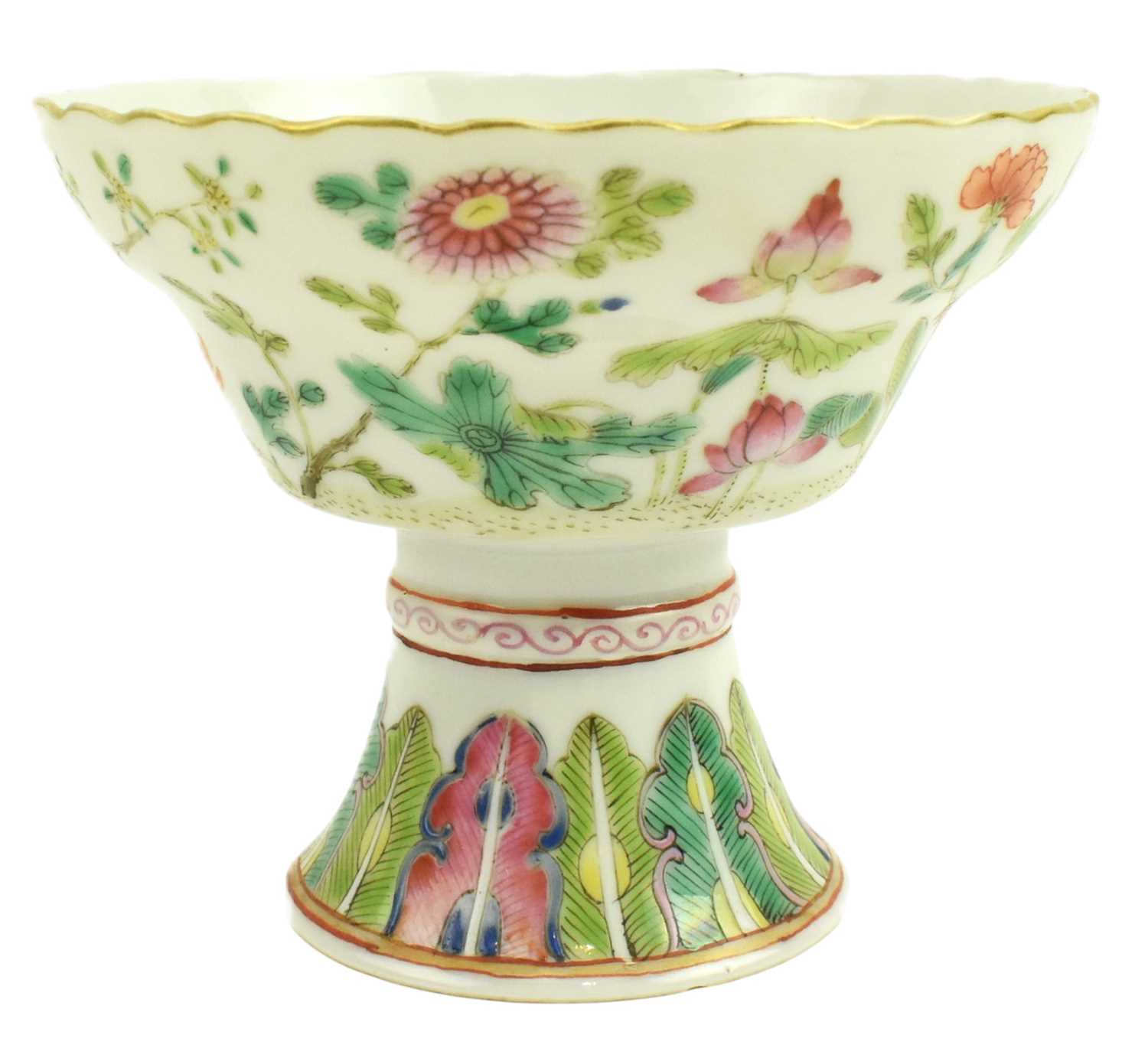 Lot 1 - QING DYNASTY FAMILLE ROSE STEM BOWL 清 粉彩'福寿连连‘'高脚杯