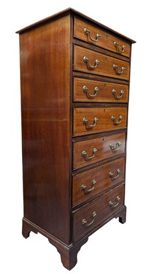 Lot 372 - EDWARDIAN EARLY 20TH CENTURY MAHOGANY BACHELOR CHEST OF DRAWERS