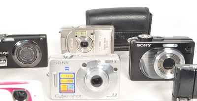 Lot 357 - A COLLECTION OF DIGITAL CAMERAS