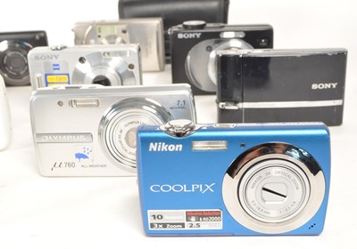 Lot 357 - A COLLECTION OF DIGITAL CAMERAS