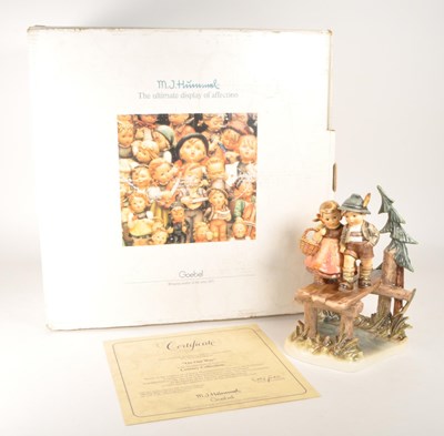 Lot 183 - GOEBEL - 1991 PORCELAIN M.J. HUMMEL SPECIAL EDITION ON OUR WAY FIGURE
