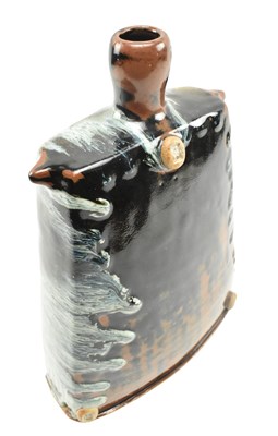Lot 13 - JAMES HAKE (B. 1979) - STUDIO POTTERY EARTHENWARE SHOULDERED FLASK