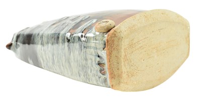 Lot 13 - JAMES HAKE (B. 1979) - STUDIO POTTERY EARTHENWARE SHOULDERED FLASK