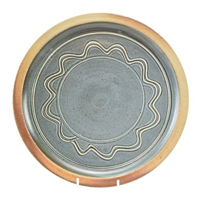 Lot 4 - RAY FINCH FOR WINCHCOMBE POTTERY - STUDIO POTTERY CHARGER PLATE