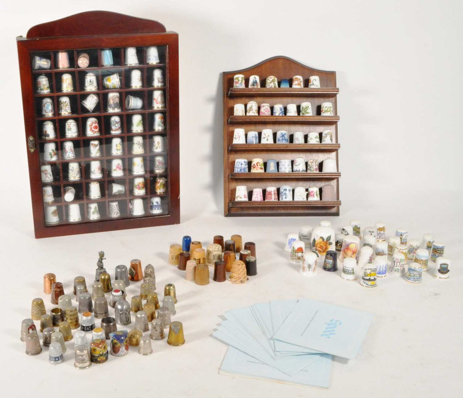 Lot 382 - LARGE 20TH CENTURY VINTAGE THIMBLE COLLECTION