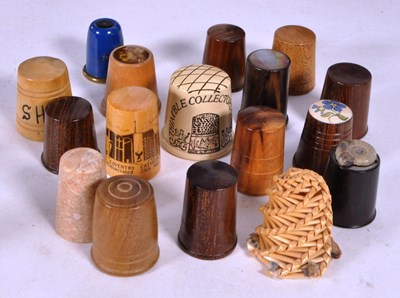 Lot 382 - LARGE 20TH CENTURY VINTAGE THIMBLE COLLECTION