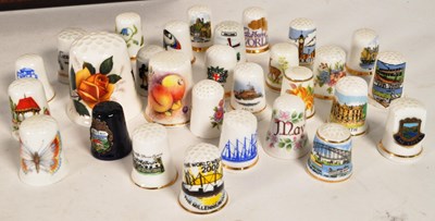 Lot 382 - LARGE 20TH CENTURY VINTAGE THIMBLE COLLECTION