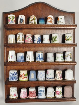 Lot 382 - LARGE 20TH CENTURY VINTAGE THIMBLE COLLECTION