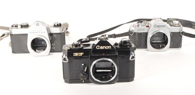 Lot 399 - THREE VINTAGE 20TH CENTURY 35MM SLR CAMERAS