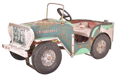 Lot 640 - VINTAGE FUNFAIR / FAIRGROUND CHILDREN'S JEEP DRIVING TOY