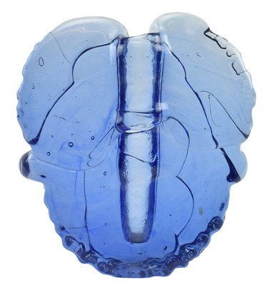 Lot 271 - VINTAGE SCANDI STUDIO ART GLASS CENTREPIECE BUD VASE IN COBALT BLUE