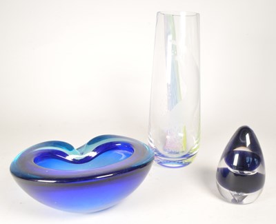 Lot 21 - THREE LATE 20TH CENTURY STUDIO ART GLASS PIECES