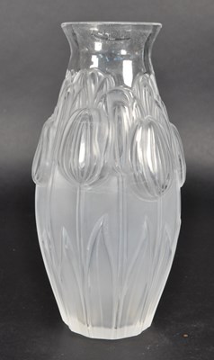 Lot 8 - LALIQUE - 20TH CENTURY FRENCH TULIP GLASS VASE