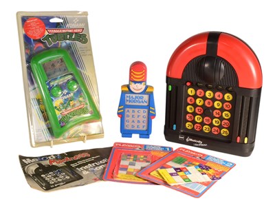 Lot 653 - RETRO GAMING - VINTAGE HAND HELD VIDEO GAME CONSOLES & GAMES