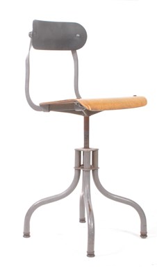 Lot 575 - VINTAGE MID CENTURY MACHINISH FACTORY SWIVEL CHAIR