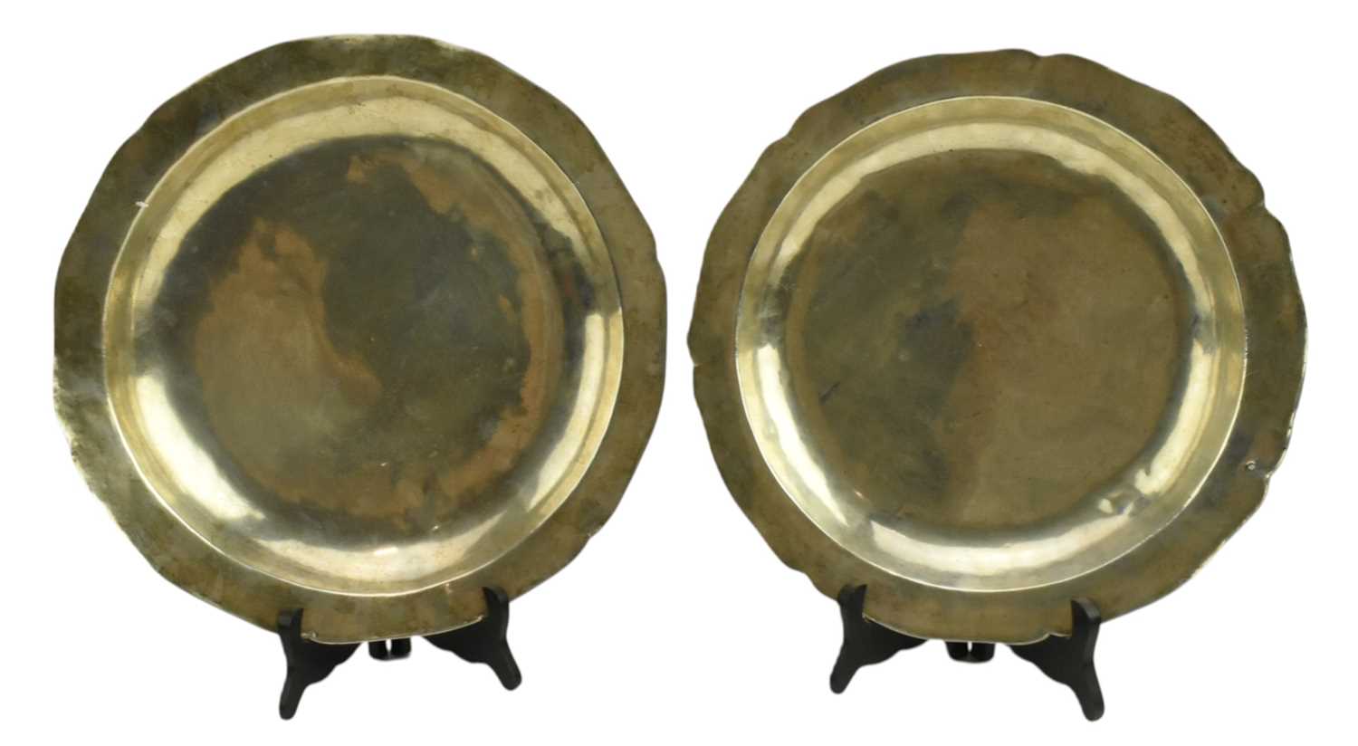 Lot 10 - PAIR OF 18TH CENTURY SPANISH COLONIAL SILVER CHARGERS