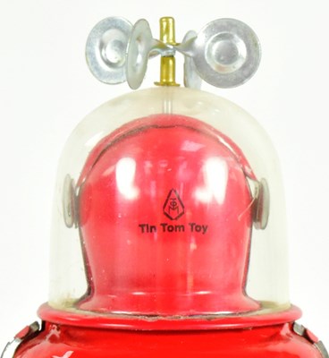 Lot 568 - TINPLATE TOYS - VINTAGE JAPANESE TIN TOM TOY ROBOT