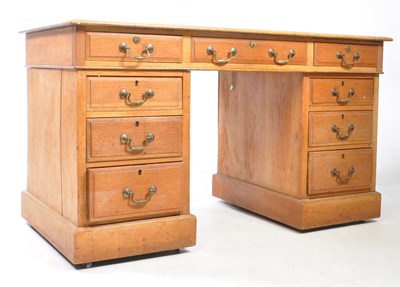 Lot 705 - VICTORIAN 19TH CENTURY OAK PEDESTAL WRITING DESK