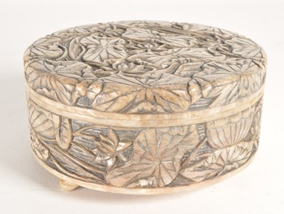 Lot 242 - EARLY 20TH CENTURY CHINESE POT & MOTHER OF PEARL COUNTERS