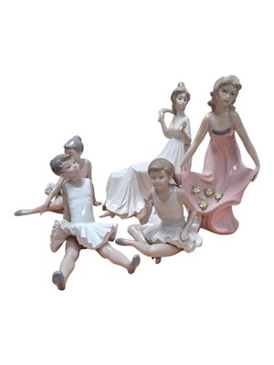 Lot 119 - COLLECTION OF LLADRO NAO PORCELAIN FIGURES