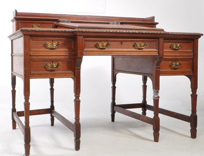 Lot 700 - EDWARDIAN MAHOGANY WRITING TABLE DESK