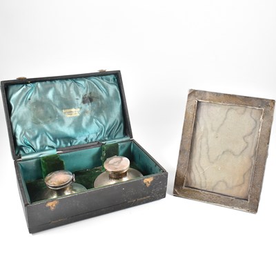 Lot 184 - HALLMARKED SILVER CAPSTAN INKWELLS & MAPPIN & WEBB SILVER PHOTOGRAPH FRAME