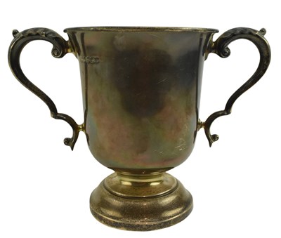 Lot 1 - GEORGE V HALLMARKED SILVER TWIN HANDED CUP