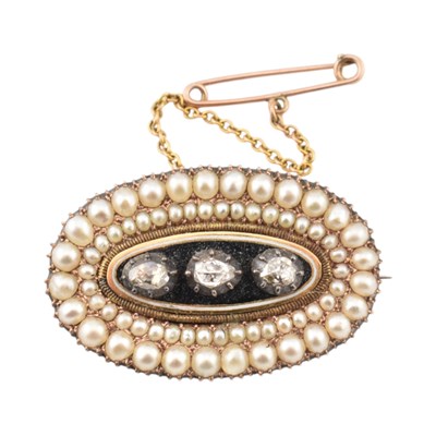 Lot 59 - 19TH CENTURY GEORGIAN GOLD DIAMOND & PEARL MOUNRNING BROOCH PIN