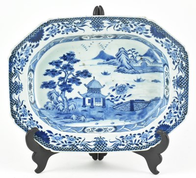 Lot 102 - KANGXI PERIOD BLUE AND WHITE OCTAGONAL PLATE 清 康熙青花山水八角盘