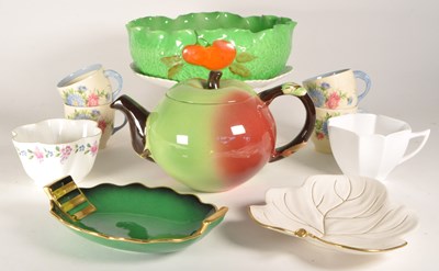Lot 67 - COLLECTION OF EARLY TO MID CENTURY PORCELAIN AND CERAMIC WARES
