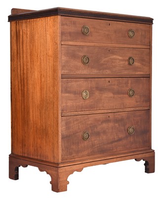 Lot 418 - WARING & GILLOWS - SOLID MAHOGANY BACHELORS CHEST OF DRAWERS