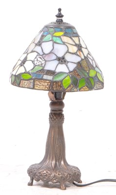 Lot 1003 - VINTAGE TIFFANY MANNER TABLE LAMP