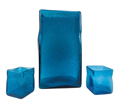 Lot 184 - RETRO 20TH-CENTURY THREE-PIECE GLASS GARNITURE SET