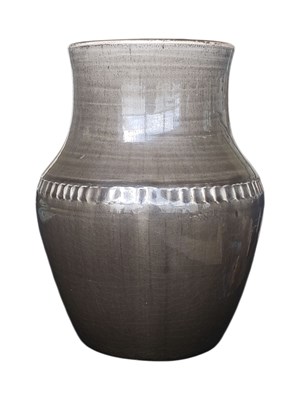 Lot 90 - MOORCROFT - EARLY 20TH CENTURY VINTAGE NATURAL STUDIO POTTERY VASE