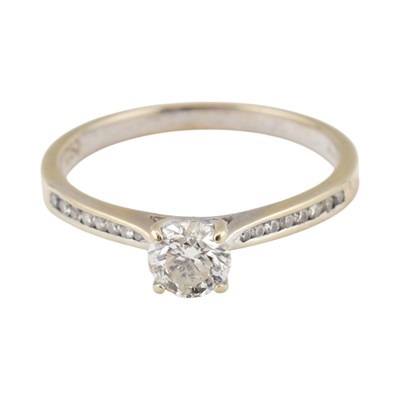 Lot 462 - HALLMARKED 18CT GOLD DIAMOND SOLITARE RING