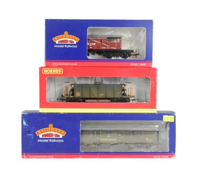 Lot 233 - MODEL RAILWAY - X3 BOXED OO GAUGE MODEL RAILWAY ROLLING STOCK