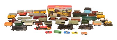 Lot 401 - MODEL RAILWAY - COLLECTION OF OO GAUGE LOCOMOTIVES & ROLLING STOCK