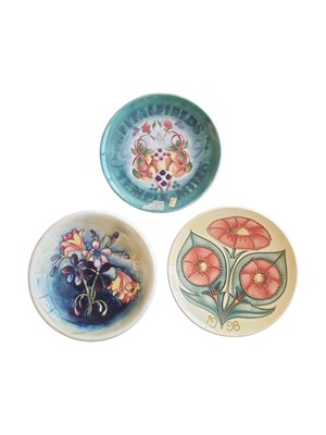 Lot 99 - MOORCROFT - THREE 20TH CENTURY POTTERY PLATES