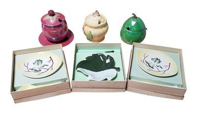 Lot 108 - CARLTON WARE - COLLECTION OF MID CENTURY NOVELTY POTS AND DISHES