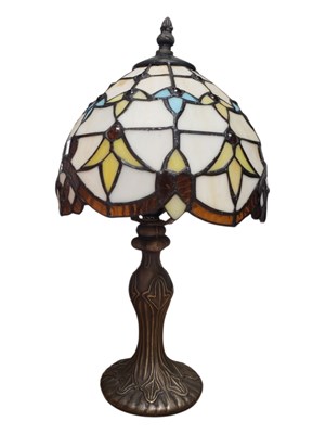 Lot 977 - 20TH CENTURY TIFFANY STYLE READING DESK TABLE TOP LAMP